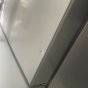Arçelik Yetkili Servisin Buzdolabına Verdiği Hasarın Ücretsiz Giderilmesi Talebi