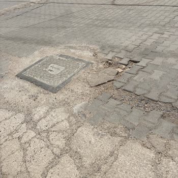 Ergani’de Altyapı Çalışması Sonrası Yollar Çökmeye Devam Ediyor, Temizlik Yok!