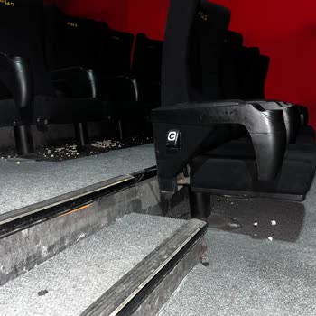 Avşar Sineması Salonunda Hijyen Ve Temizlik Sorunları
