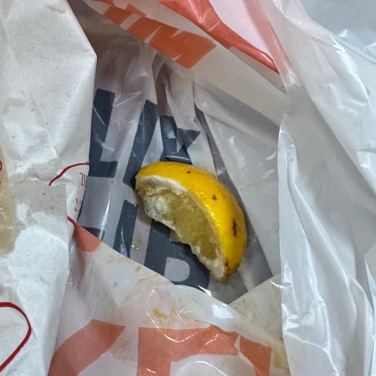 Sağlık Riski Oluşturan Küflü Limon Ve Bozuk Yemek İçin Acil Özür Ve Önlem Talebi