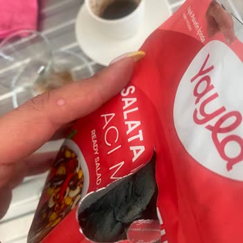 Küflü Salata Miks Ürünü Açıldıktan Sonra Sağlık Endişesi Yaratıyor: Ücret İadesi Talebi