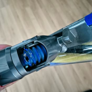 Garanti Kapsamındaki Dyson V15 Süpürgesinin Fluffy Optic Başlığının Garantisiz Olması