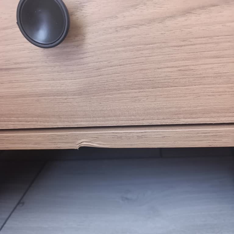 Vivense’den Kırık Mobilya Ve Geciken Sofa Teslimatı