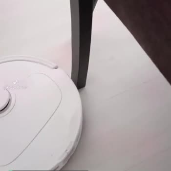 Roborock Q Revo C Robot Süpürge Ayaklara Çarpıp Kendini Çizdi