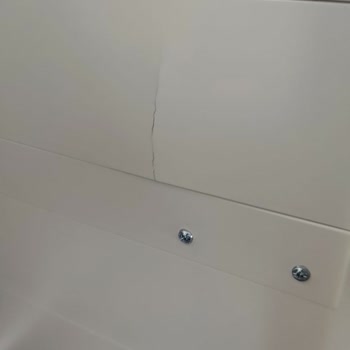 Kırık Dolap Kapakları Ve Zedelenen Baza Parçası İçin Süre Aşımı Ve Çözüm Talebi
