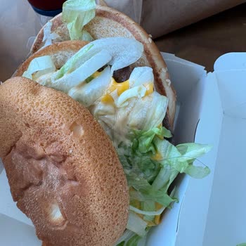 McDonald’s Karşıyaka Şubesinde Hamburgerde Saç Tespiti Ve Hijyen İhlali