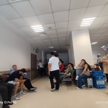 Acil Serviste Doktorun Tartışma Sonrası Görevden Ayrılması Ve Hastaların Bekletilmesi