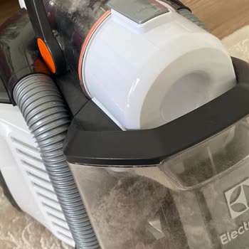 Electrolux Süpürge Üst Haznesinde Toz Birikmesi Ve Yetkili Servis Sorunu