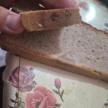 Şok Markette Ridada Kara Buğday Ekmeğinde Hijyen Ve Güvenlik Sorunu: Delik Ve Enjektör İzi