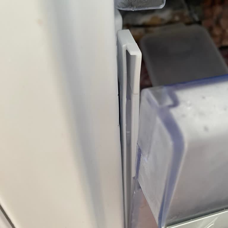 Beko Buzdolabında Kırılan Buzluk Rafı İçin Ücretsiz Değişim Talebi