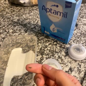 A101'den Aldığım Aptamil Mamada Küflü Parça Ve Bebekte İshal