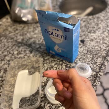 A101'den Aldığım Aptamil Mamada Küflü Parça Ve Bebekte İshal