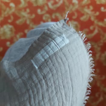 Etiket Yapışkanları Şallara Zarar Verdi, Tam İade Talebi