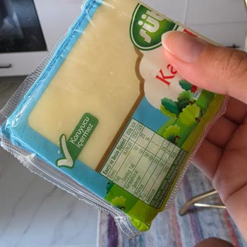 Sütaş Kaşar Peynirinde Kıl Görülmesi Güveni Sarsıyor