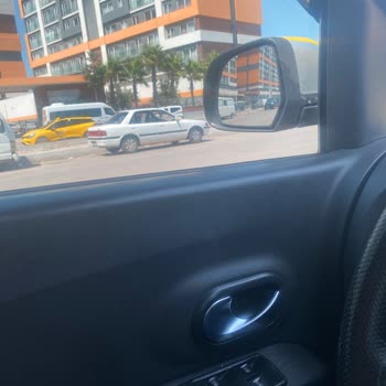 Ekpa 1207 Sitesi Çevresinde Güneş Hal Taksi Araçlarının Yetkisiz Beklemesi Trafiği Aksatıyor