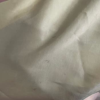 Stradivarius’tan Gelen Saten Halter Topta Belirgin Lekeler Ve Kullanılmış Görünüm