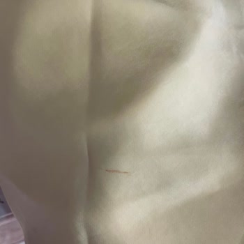 Stradivarius’tan Gelen Saten Halter Topta Belirgin Lekeler Ve Kullanılmış Görünüm