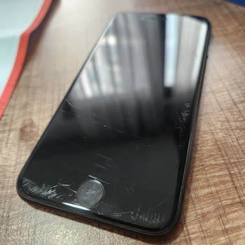 Getmobil'de Mükemmel Durum İddiasına Uymayan Yanlış Renk Ve Çizikli İPhone SE