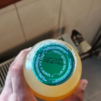 Ben Organic Ürünü Açmadan Şişenin İçinde Bozulma Ve Küflenme Benzeri Bir Görüntü Fark Ettim