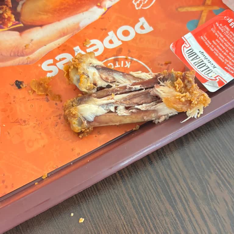 Yenibosna Popeyes'te Kaba Personel, Çiğ Tavuk Ve Eksik Sipariş Şikayeti