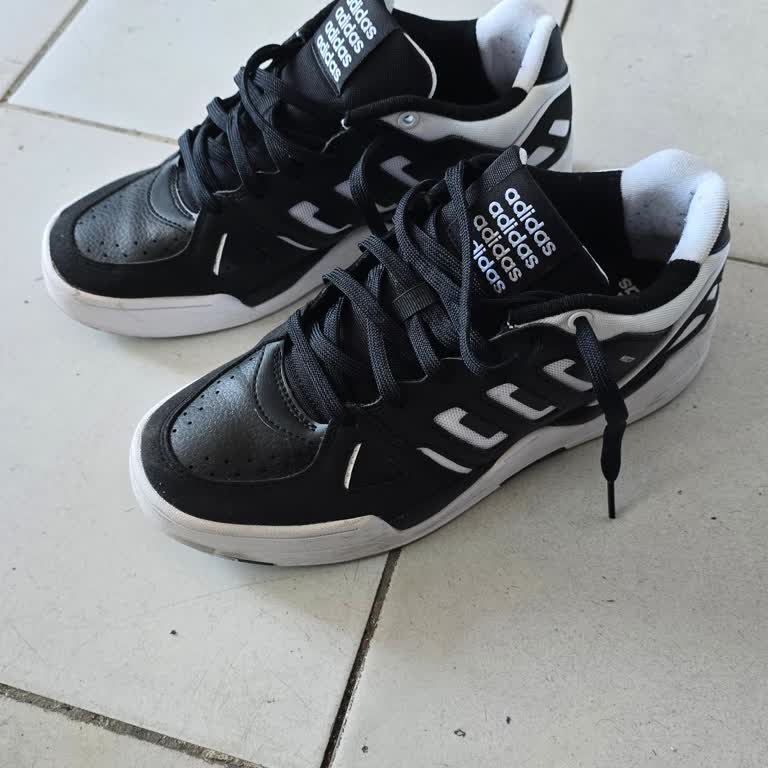 Adidas Basketbol Ayakkabısının Uygun Olmayan Kalıbı