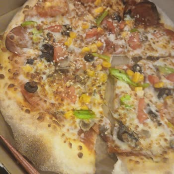 Domino's Pizza Şubesinde Yanlış Hazırlık Ve İçinden Çıkan Sert Cisim