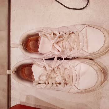 Kullanılmış Ve Hasarlı Skechers Ayakkabılarının Tekrar Tekrar Gönderilmesi
