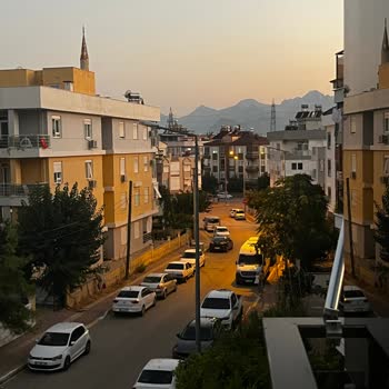 Fabrikalar Mahallesi Sokak Lambaları Çalışmıyor, Güvenlik Riski Ve Cevapsız Şikayet