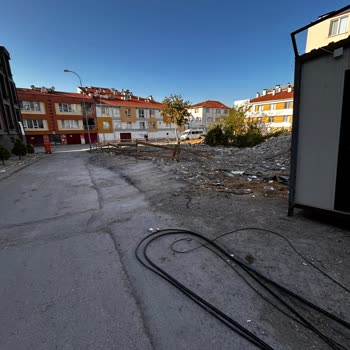 Eskişehir Odunpazarı Büyükdere Mahallesi Hanımeli Sokak'taki Kablonun Kopması Ve İnternet Kesintisi