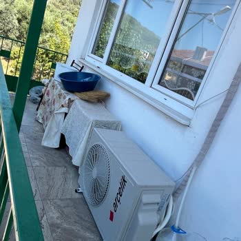 Dış Ünitenin Tehlikeli Kurulumu, Ücretsiz Yeniden Montaj Ve Kompresör Ayaklarının İadesi Talebi
