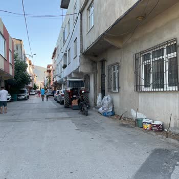Sakarya Mahallesi 3. Aras Sokak’da Çöp Konteyneri Eksikliği 500 Metre Yürümeye Zorunlu Kılıyor