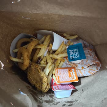 Popeyes Siparişinde Hijyen Sorunu Ve Eksik Dondurma İçin İade Talebi