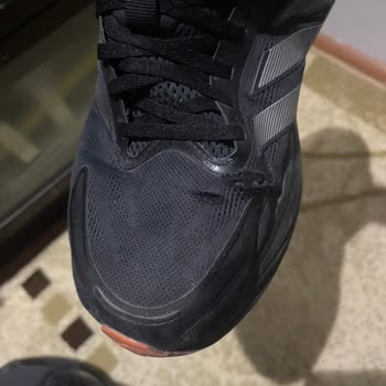 Adidas Koşu Ayakkabısının Erken Yırtılması Ve Satıcı Tarafından Kullanıcı Hatası İddiası