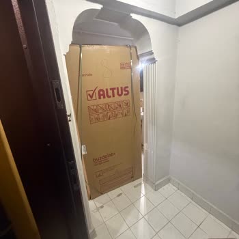 Media Markt Teslimat Ekibi Kaba Davranışla Buzdolabını Kapıya Bıraktı