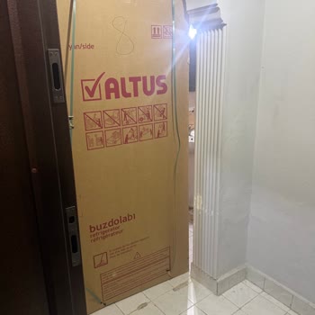 Media Markt Teslimat Ekibi Kaba Davranışla Buzdolabını Kapıya Bıraktı