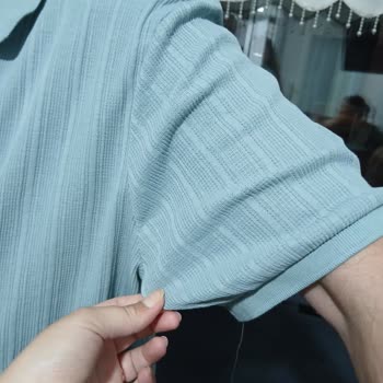 Mavi Kapüşonlu Üstte Sürekli Yırtık Ve İade Talebi