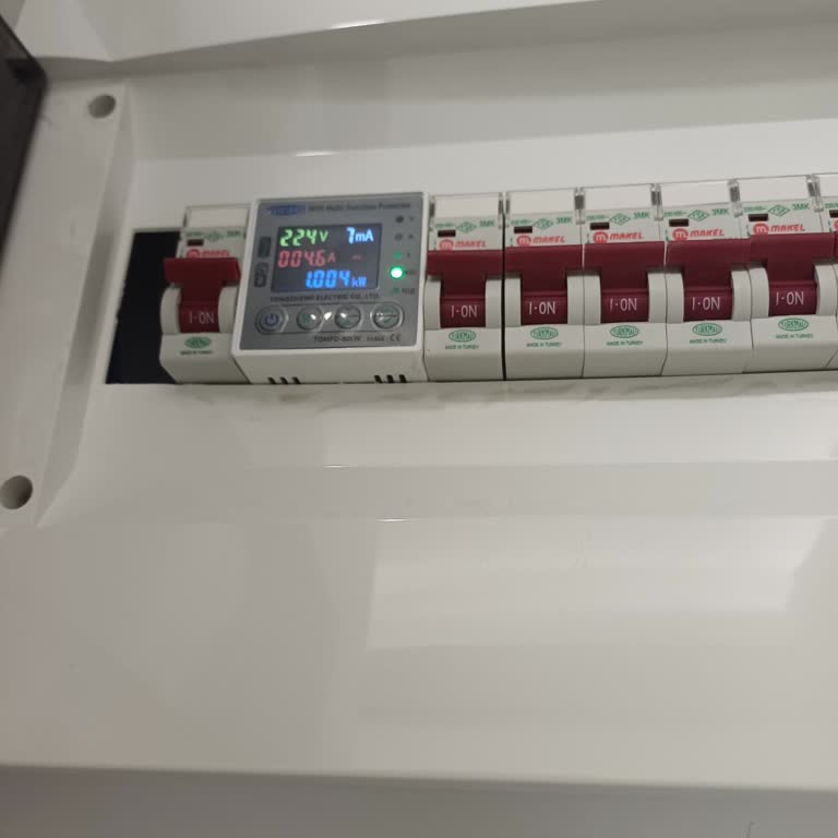 Akyükselen İnşaat’ta Sürekli Elektrik Şalteri Atması Ve Balkon Giyotin Cam Sızıntısı