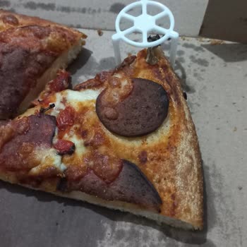 Yanık Sucuklu Pizza Ve Tekrarlanan Kalite Sorunu