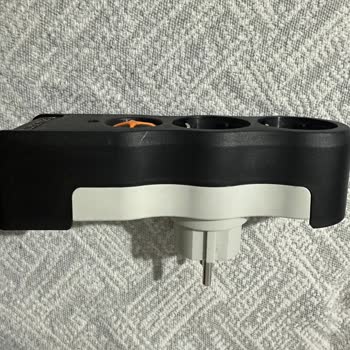 Arızalı Çoklu Priz Ve Soketler Nedeniyle Elektrik Kesintisi Ve Güvenlik Endişesi