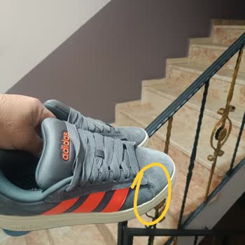Adidas Ayakkabısında Üretim Hatası Ve Mağaza İhmali
