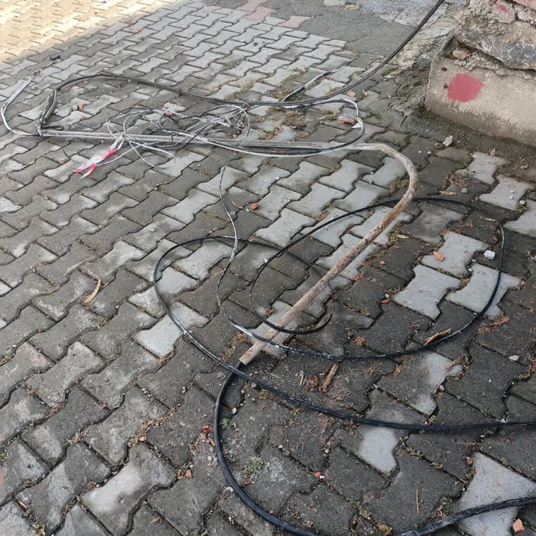 Ana Kablo Kopması Nedeniyle İnternet Kesintisi Ve Uzayan Çözüm Süreci