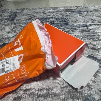 Kırık Kargo Paketi Ve Çizik Ayakkabı Kutusu Ücretsiz Değişim Talebi