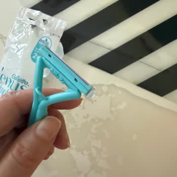 Gillette Venus Simply y Navaja Multifunción Pegajosas Arruinan Mi Afeitado