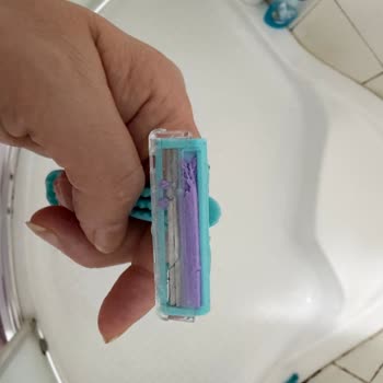 Gillette Venus Simply y Navaja Multifunción Pegajosas Arruinan Mi Afeitado