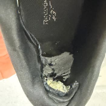 Reebok Ayakkabısının Kısa Sürede Aşınması Ve Mağaza Red Kararı