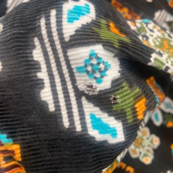 Yüksek Fiyatlı Adidas Ceketi Kısa Sürede Delik Açtı, Kullanıcı Hatası İddiası Kabul Edilemez
