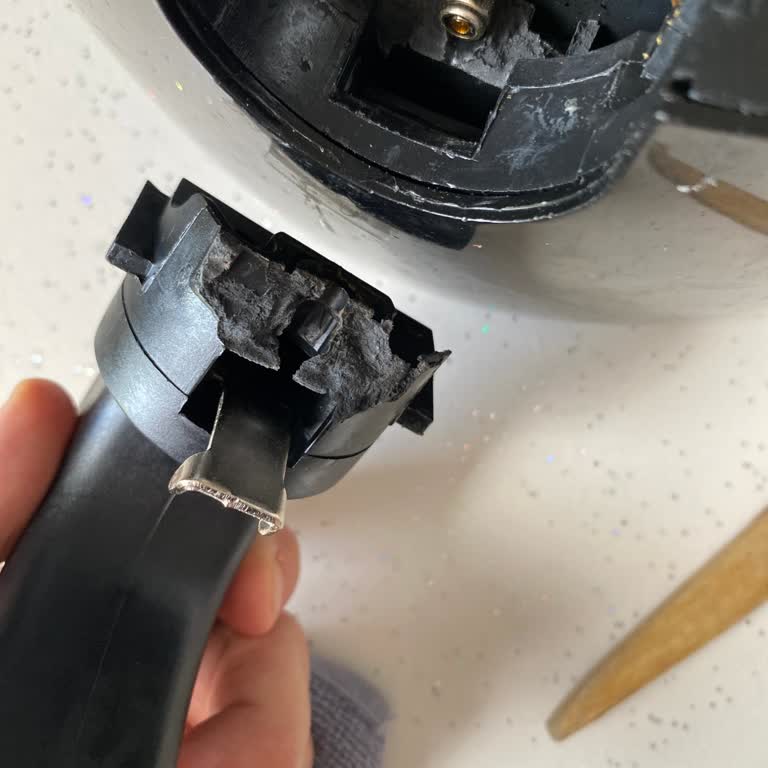 Schafer Airfryer Sapı Isındı, Koptu: Güvenlik Açığı