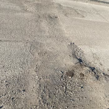 Ziya Ülhak Caddesi Ve Ferah Sitesi Çevresindeki Derin Çukurlar Yol Güvenliğini Tehlikeye Atıyor