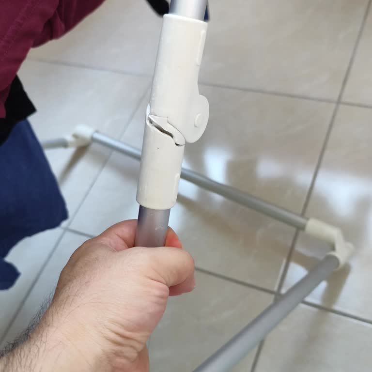 Fantom Çamaşır Askısının Kırılan Bağlantı Dirseği İçin Yedek Parça Bulunamıyor Ve İletişim Cevapsız