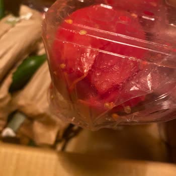 Kargolama Ve Paketlemedeki Özensizlik Nedeniyle Patlayan Domatesler İçin Ücret İadesi Talebi
